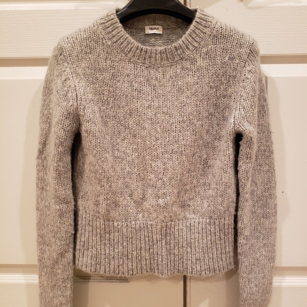Gorgeous Talula sweater from Aritzia. Size XS